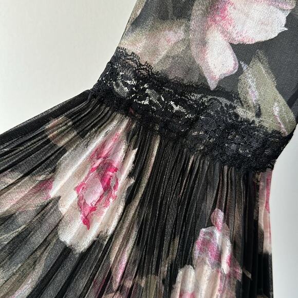 WHITE HOUSE BLACK MARKET FLORAL PLEATED BELL SLEEVE BLOUSE W/LACE SIZE 8P - Picture 7 of 10